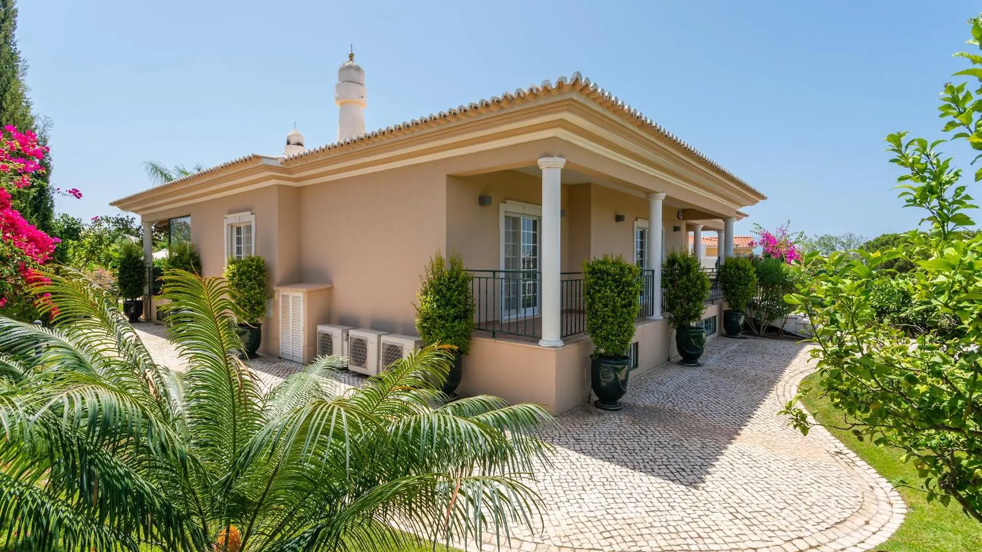 Fonte Santa Villa Quarteira